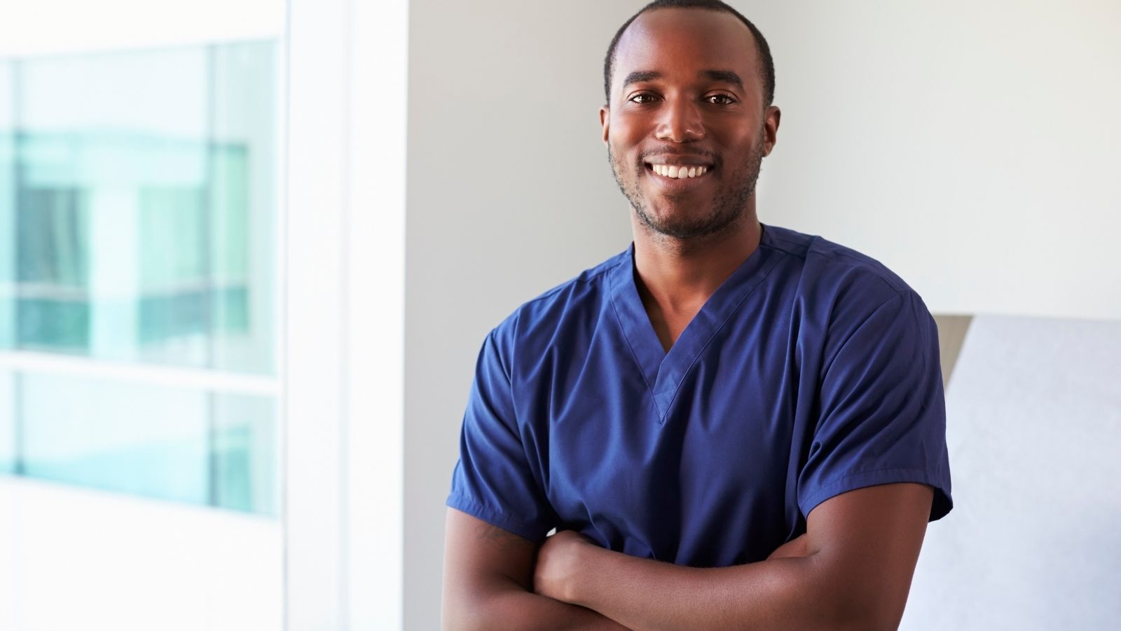 How to Choose the Right Medical Scrubs for Comfort, Performance, and Professionalism